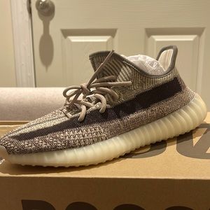 BRAND NEW YEEZY ZYON FOR SALE NEVER WORN